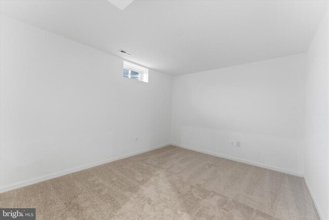Building Photo - 505 Fontana Cir