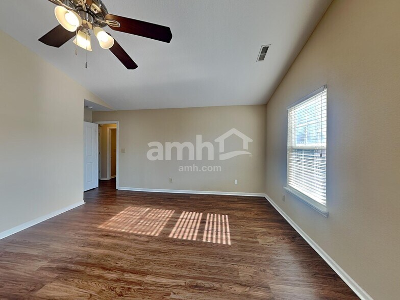 Building Photo - 10534 Aspen Dr