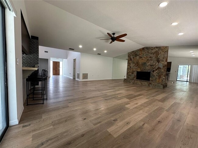 Building Photo - 733 Tropical Cir