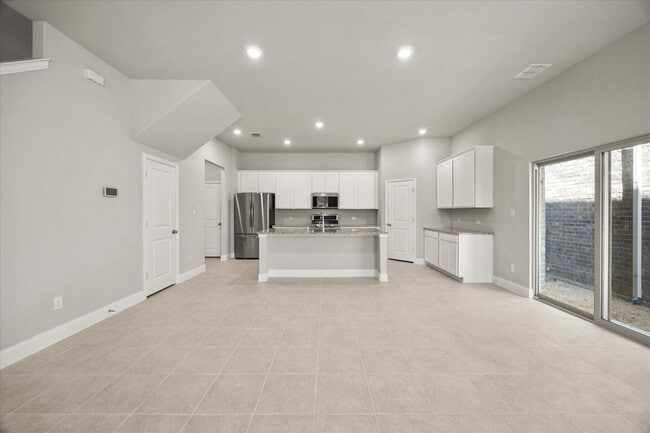 Building Photo - 7621 Sunset Blvd