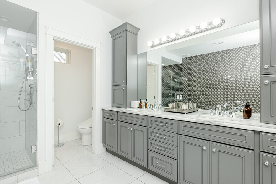 Building Photo - 1421 Elm St