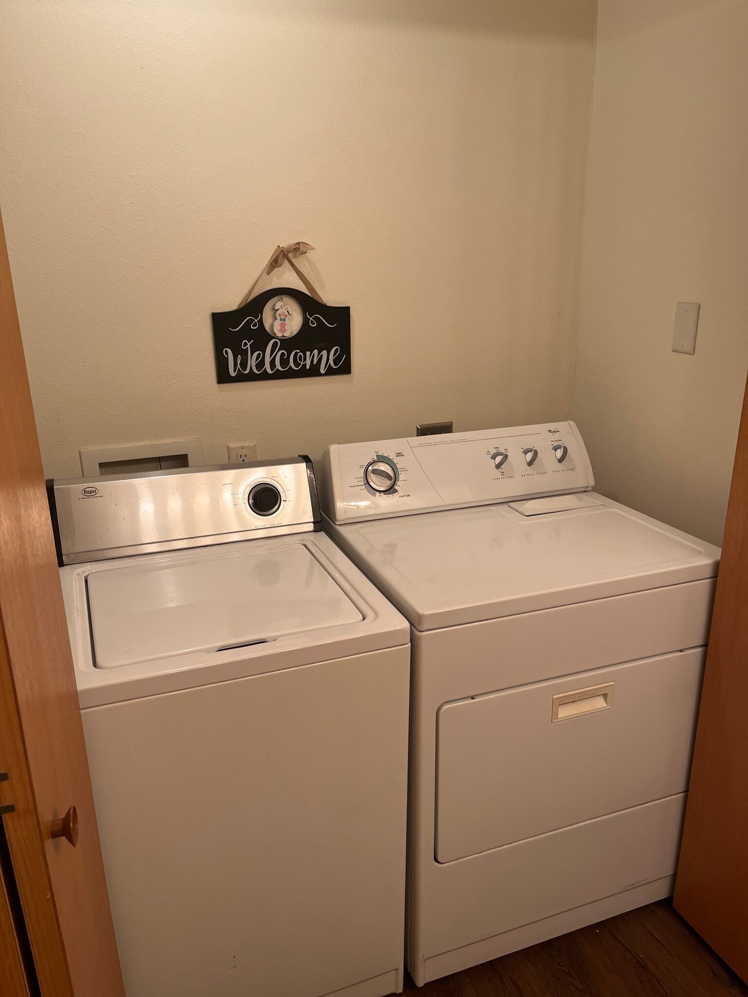 Building Photo - 3564 E Meadows Pl