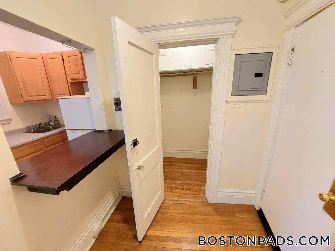 Building Photo - 1111 Boylston St