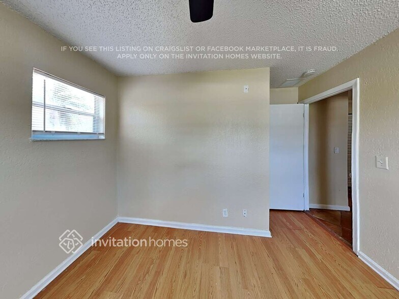 Building Photo - 3635 N Mountain Dr