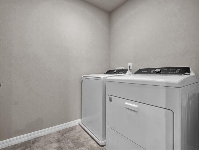 Building Photo - 743 Legacy Dr