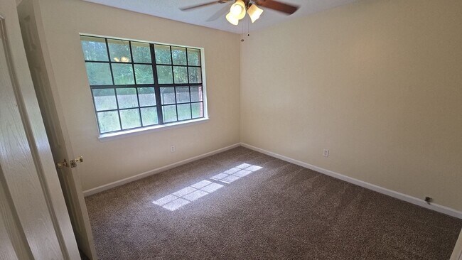 Building Photo - 1097 Live Oak Dr