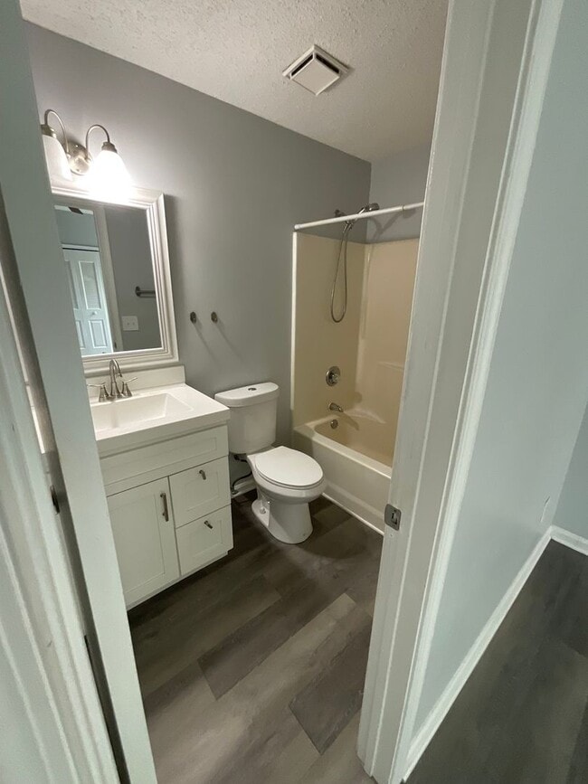 Building Photo - Charming Condo in Churchland Southwest