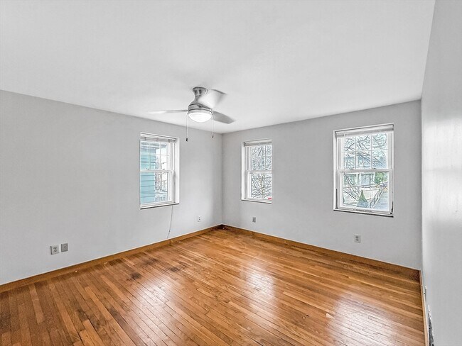 Building Photo - 17 Suffolk St