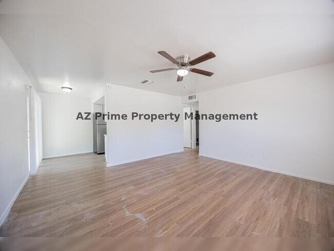 Building Photo - 925 W Peoria Ave
