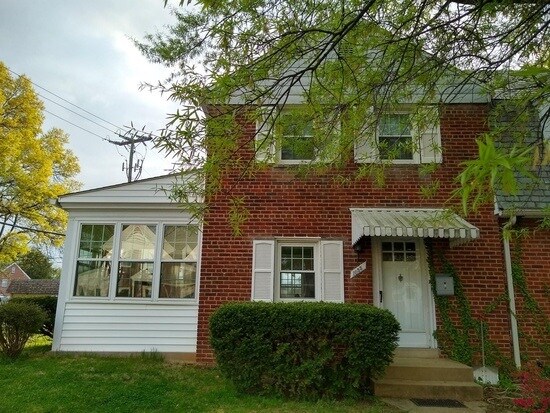 Building Photo - 1055 N Monroe St