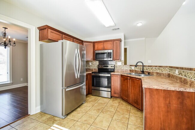 Building Photo - 3080 Magnolia Dr