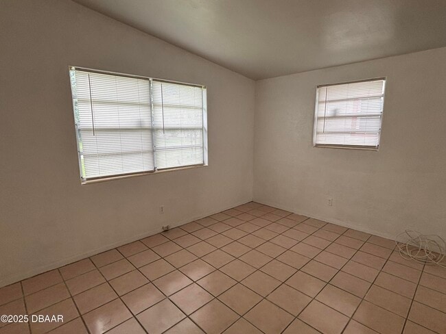 Building Photo - 724 Greenway Pl