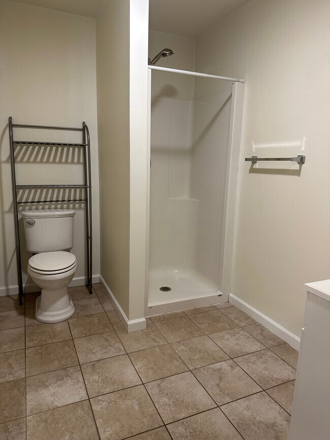 Building Photo - 175 Kendall Ave