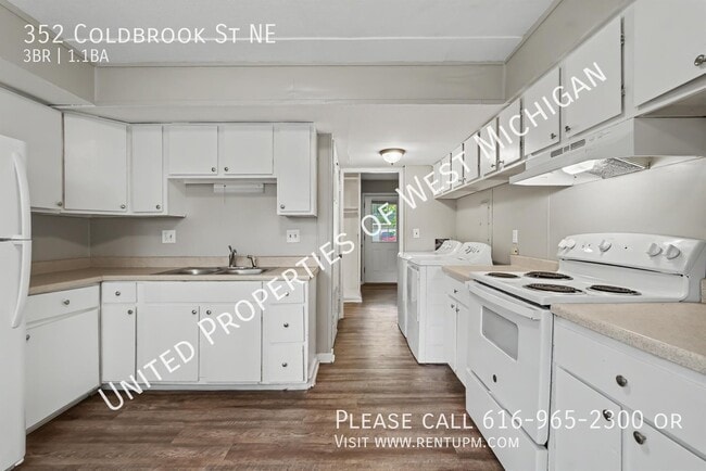 Building Photo - 352 Coldbrook St NE