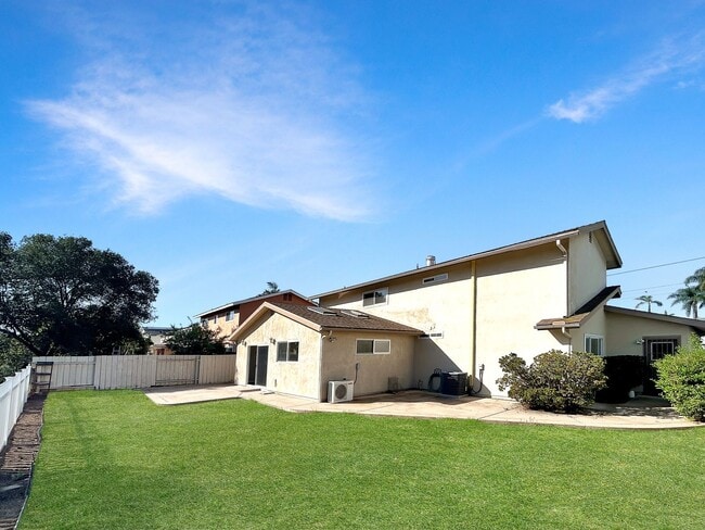 Building Photo - Beautiful 4BD/2BA W/ Attached Garage in Cl...