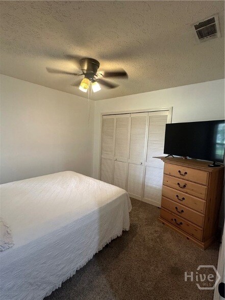 Building Photo - 109 Live Oak Cir