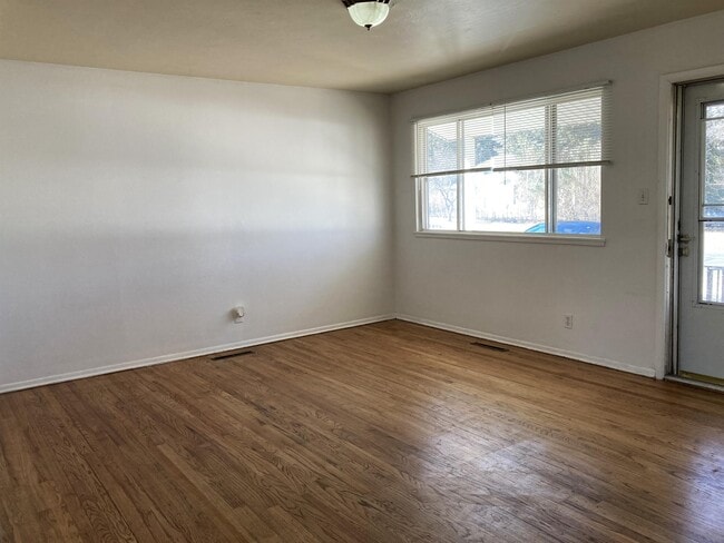 Building Photo - 1421 McArthur Ave