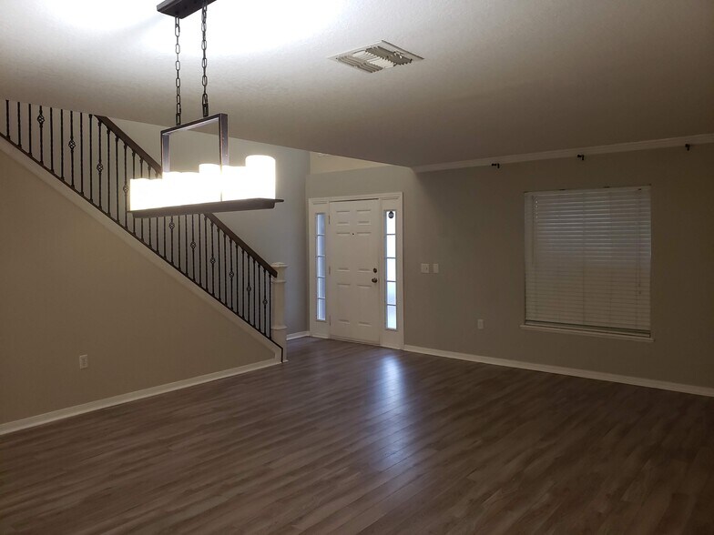 Building Photo - 76550 Longleaf Loop