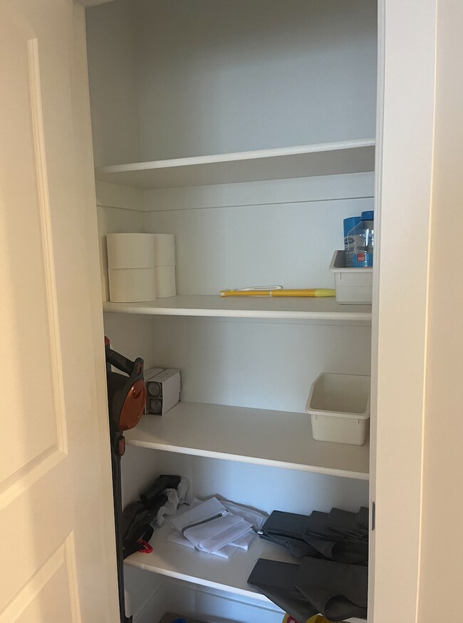 Building Photo - Three Bedroom Partially Furnished Townhome in Lehi