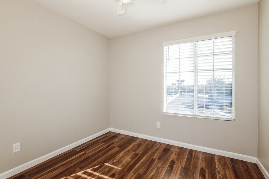 Building Photo - 536 E Marco Polo Rd