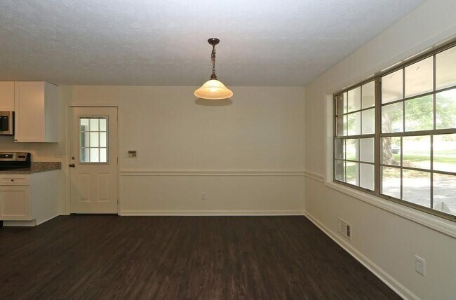 Building Photo - 4215 Fawn Ln SE