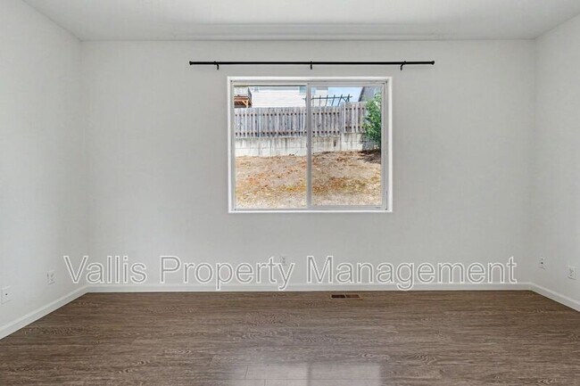 Building Photo - 2495 Benjamin Ave NW