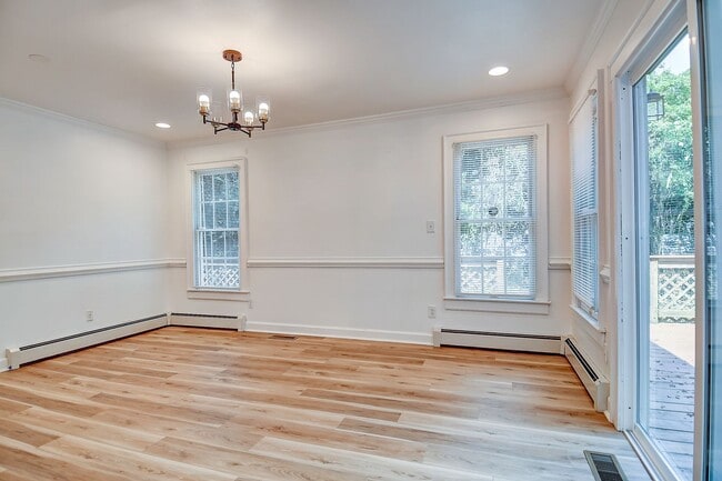 Building Photo - FOR RENT- PORTSMOUTH!