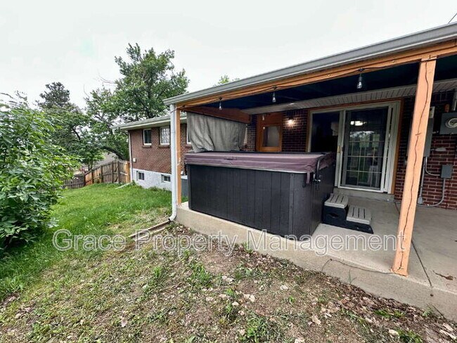Building Photo - 852 S Quail Way