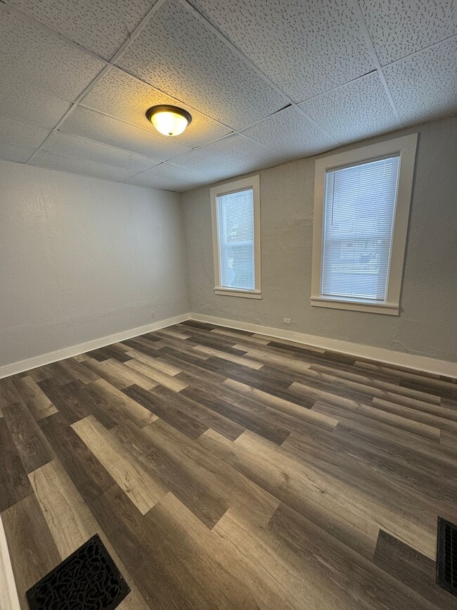 Building Photo - 2214 Kemble Ave