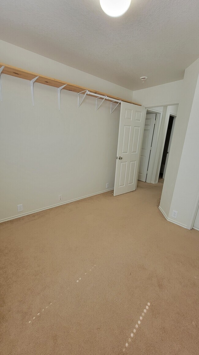 Building Photo - 9714 Coyote Creek Dr