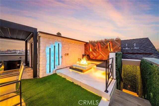 Building Photo - 2037 E Ocean Blvd