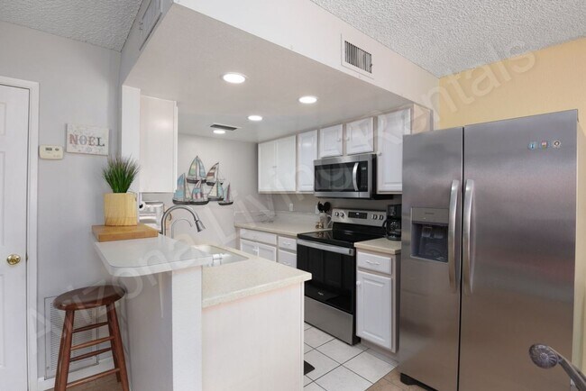 Building Photo - FURNISHED LOS LAGOS RENTAL