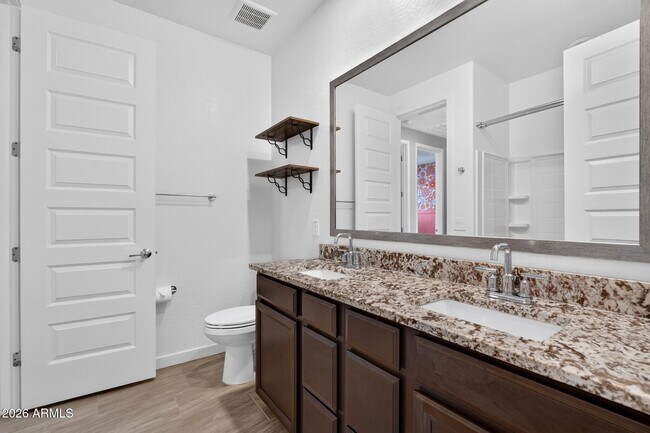 Building Photo - 261 Pinnacle Ridge Dr