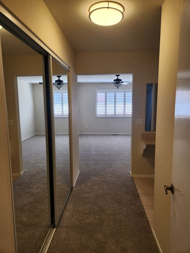 Building Photo - Very nice 2 Bd, 2 Bath Triplex w/yard in OAKMONT - Oakmont is a senior community.