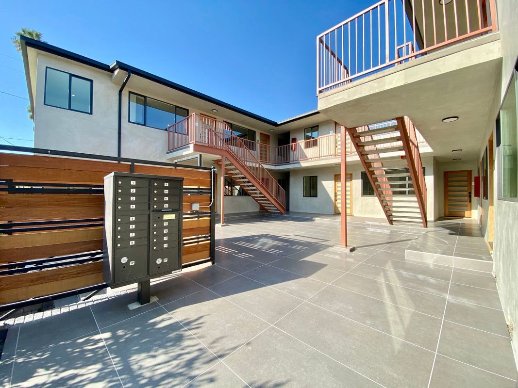 Building Photo - 3207 W 3rd St