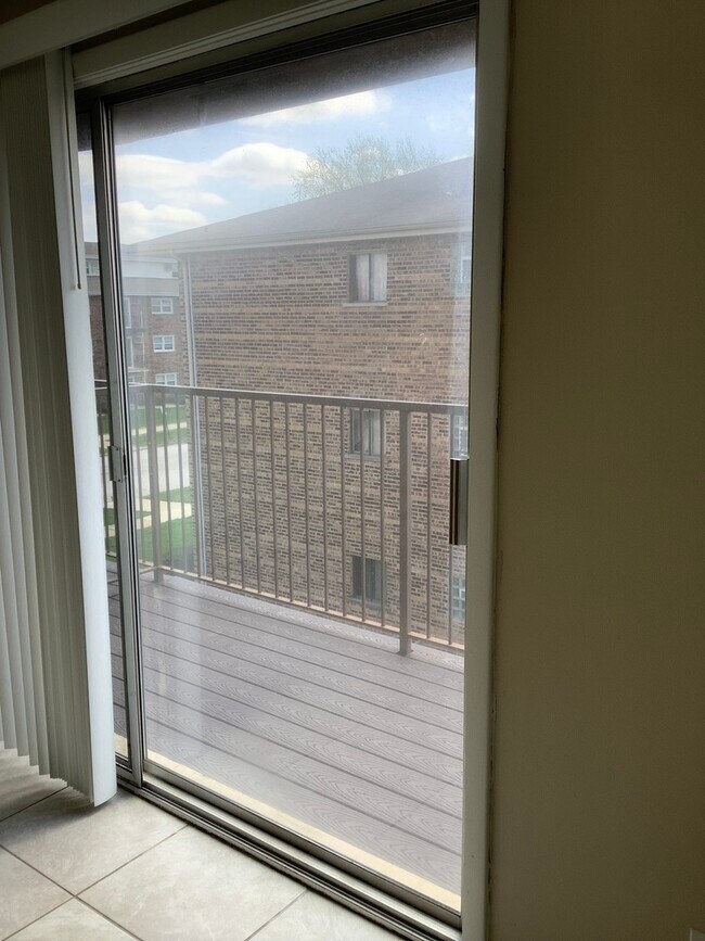 Building Photo - 10408 Menard Ave