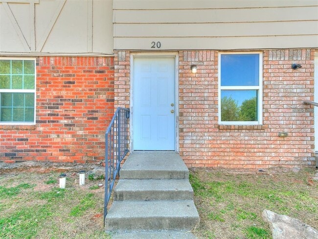 Building Photo - 817 SW 64th St