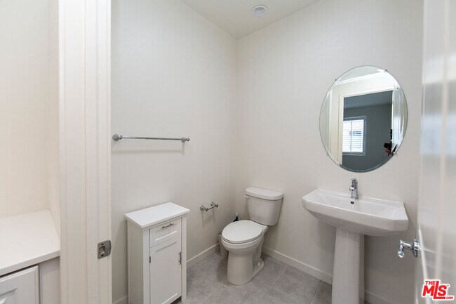 Building Photo - 10922 Mesa Ct