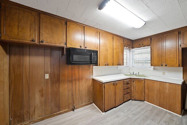 Building Photo - 2309 8th Ave