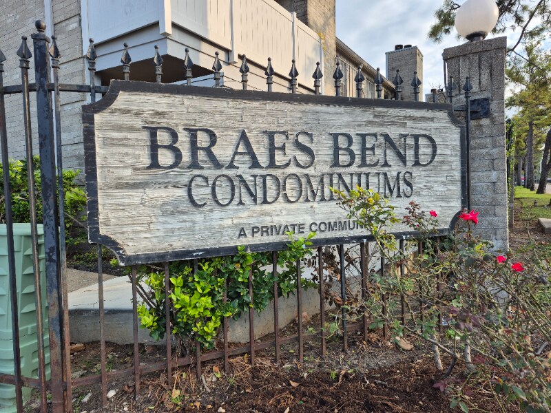 Building Photo - 10847 Braes Bend Dr