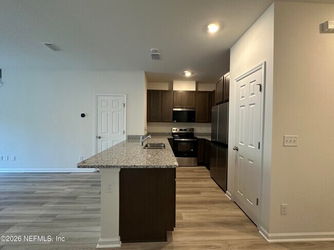 Building Photo - 162 BEACH PALM Ct