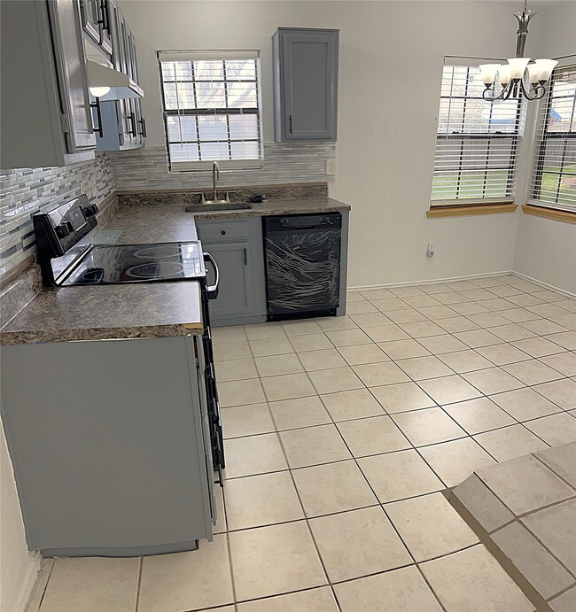 Building Photo - 19906 Rising Star Dr