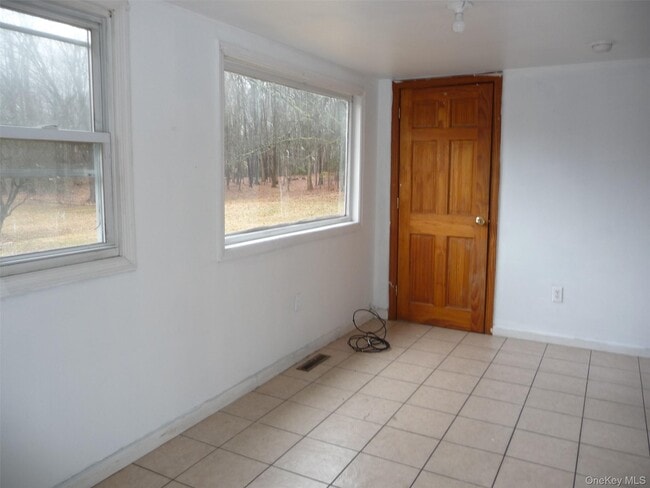 Building Photo - 18 Kelly Hill Rd