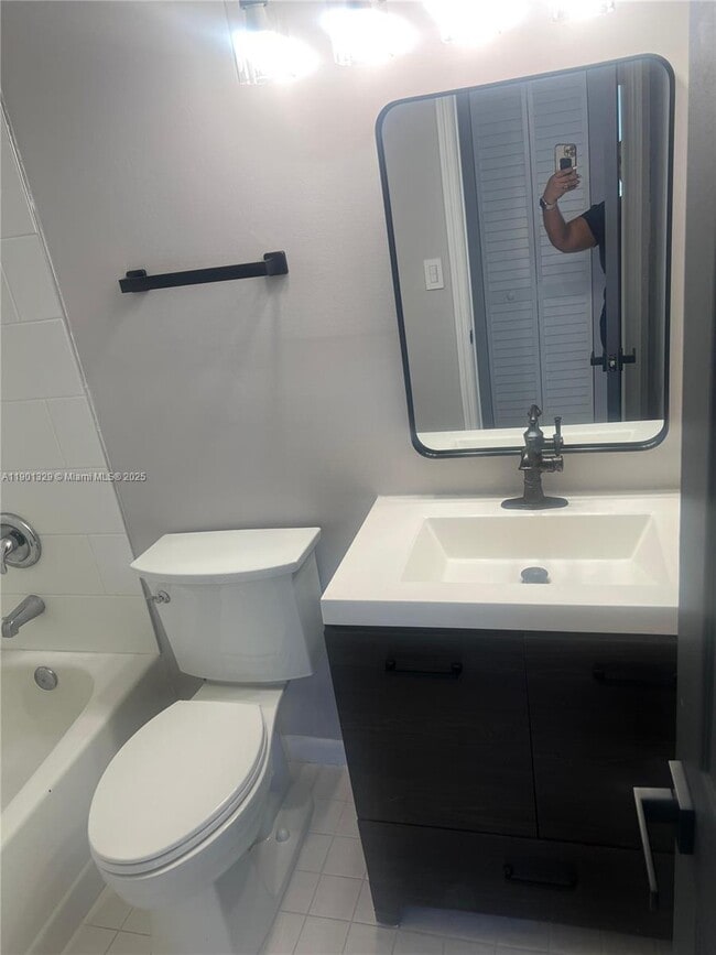 Building Photo - 438 NE 210th Cir Terrace