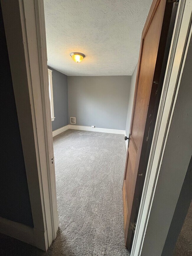 Building Photo - Whitethorn 3201-3203
