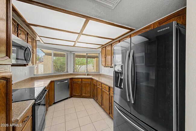 Building Photo - 907 N 85th Pl