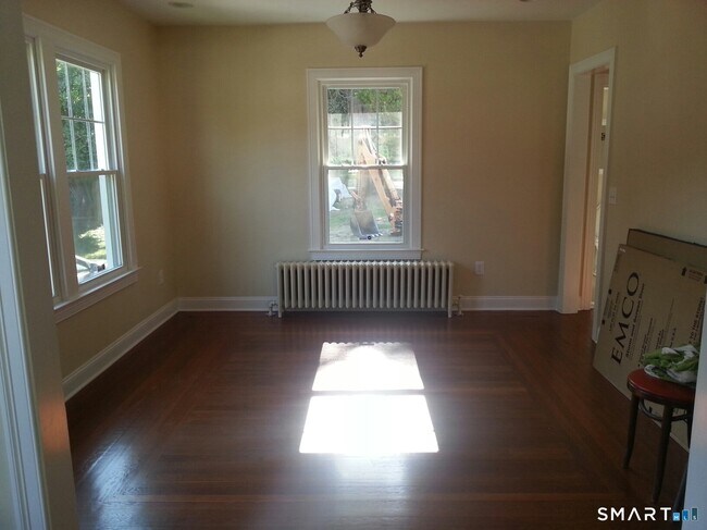 Building Photo - 356 Townsend Ave