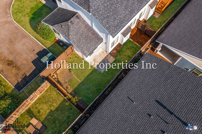 Building Photo - 9059 SW Sagert St