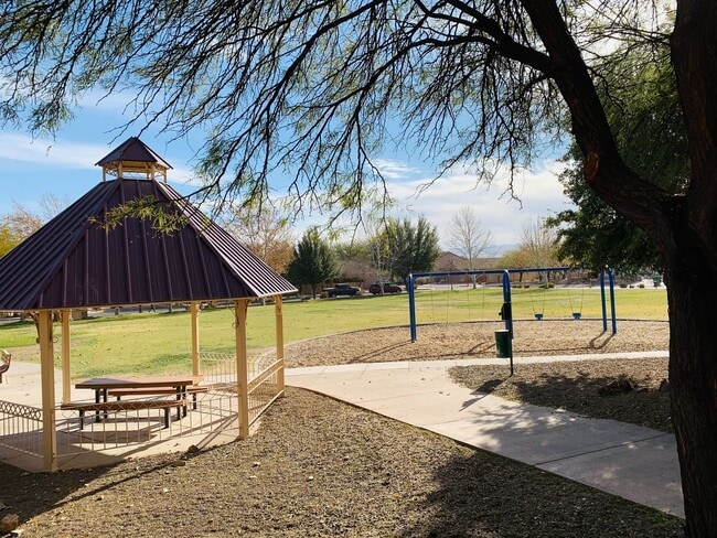 Building Photo - Beautiful Home In Rancho Sahuarita Located...