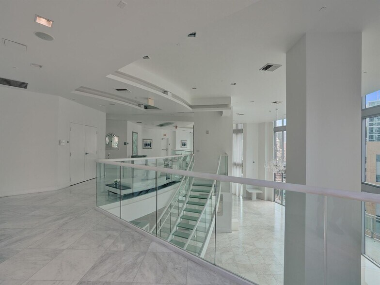 Building Photo - 350 S Miami Ave